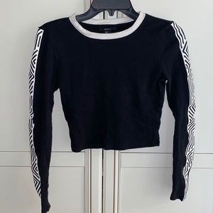 Black long sleeves cropped top